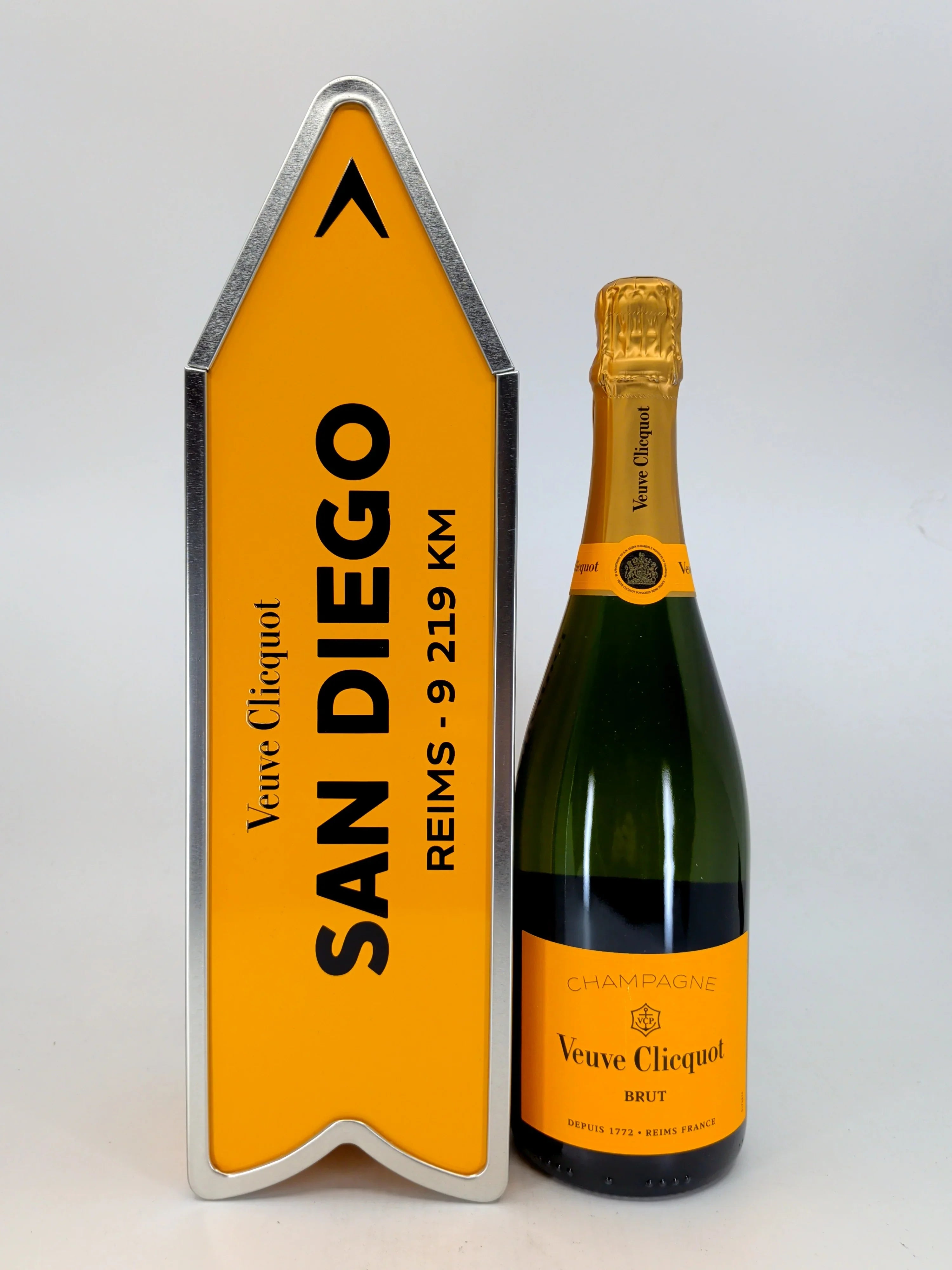 Veuve Clicquot Arrowhead Case San Diego 750 ml