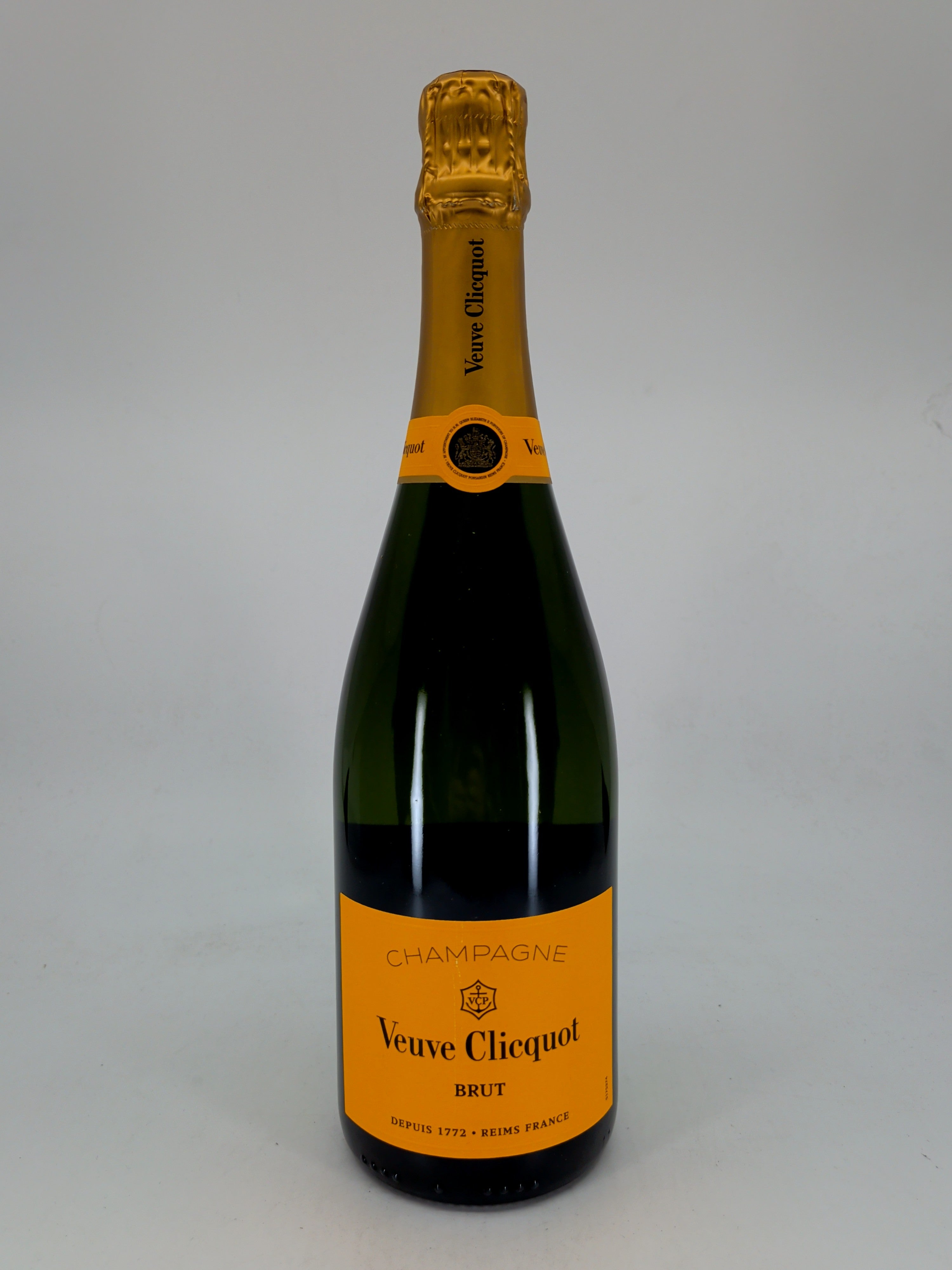 Veuve Clicquot Arrowhead Case San Diego 750 ml