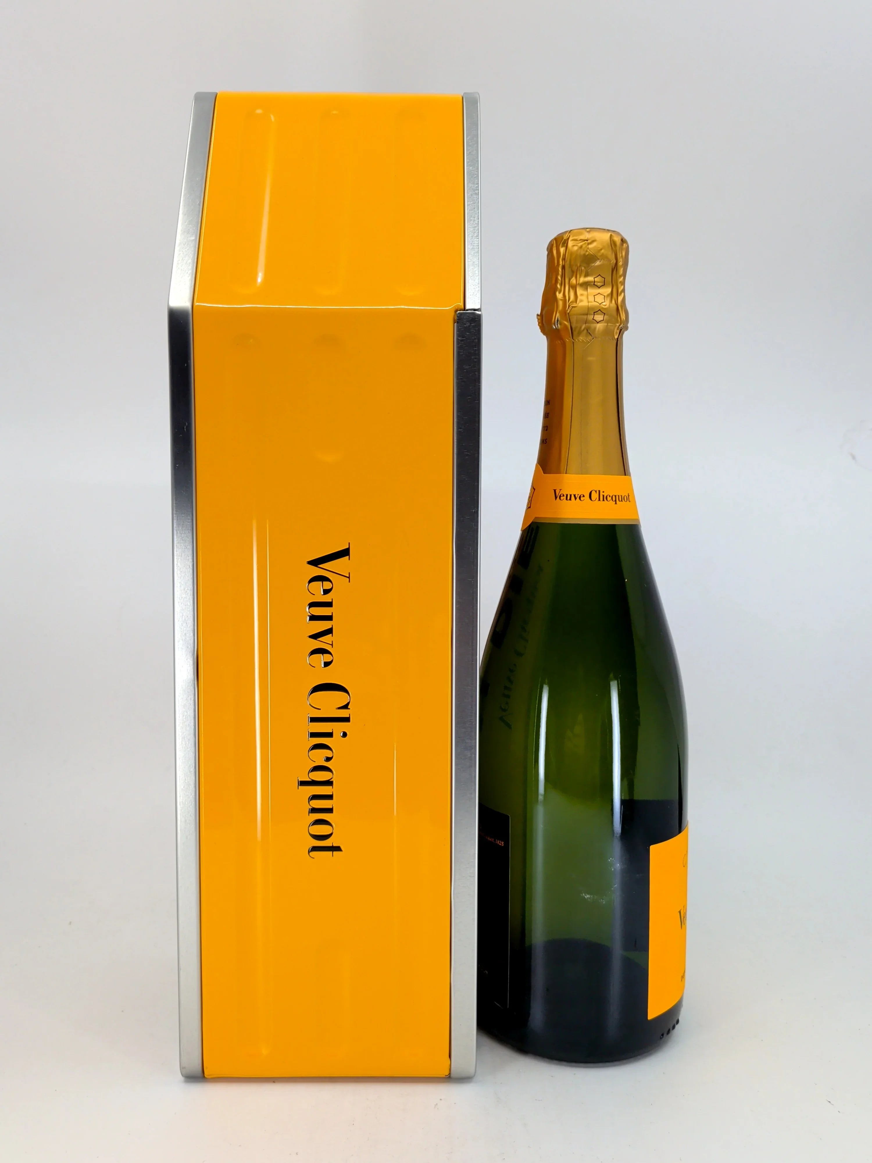 Veuve Clicquot Arrowhead Case San Diego 750 ml