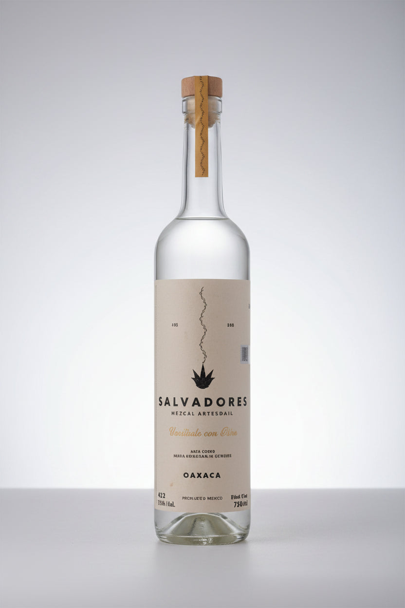 Salvadores Mezcal Artesanal Destilado Con Elote 750 ml