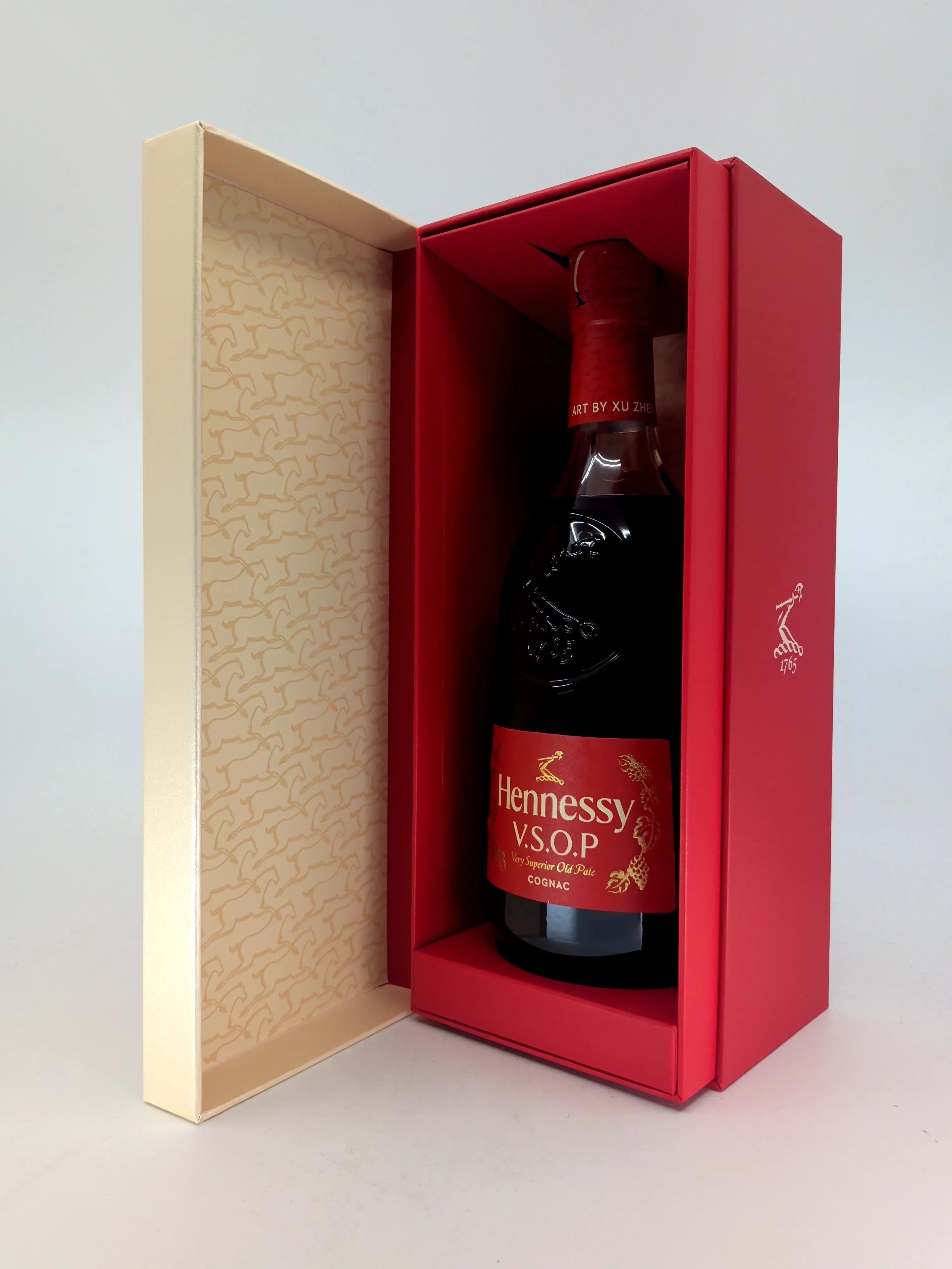 Hennessy VSOP Year of Horse art of Xu Zhen 750ml