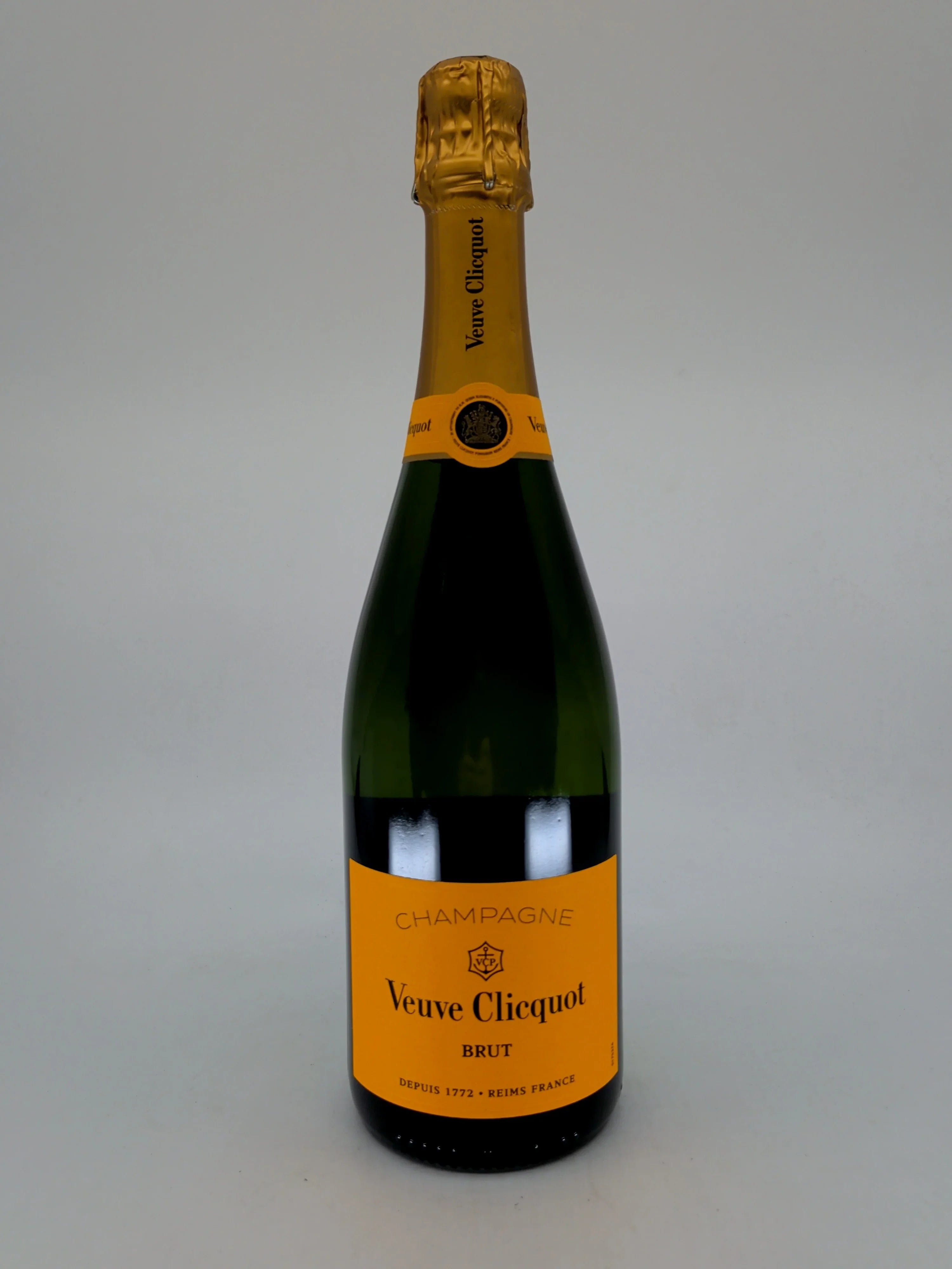 Veuve Clicquot Yelow Brut with Puffy Bottle Holder 750 ML