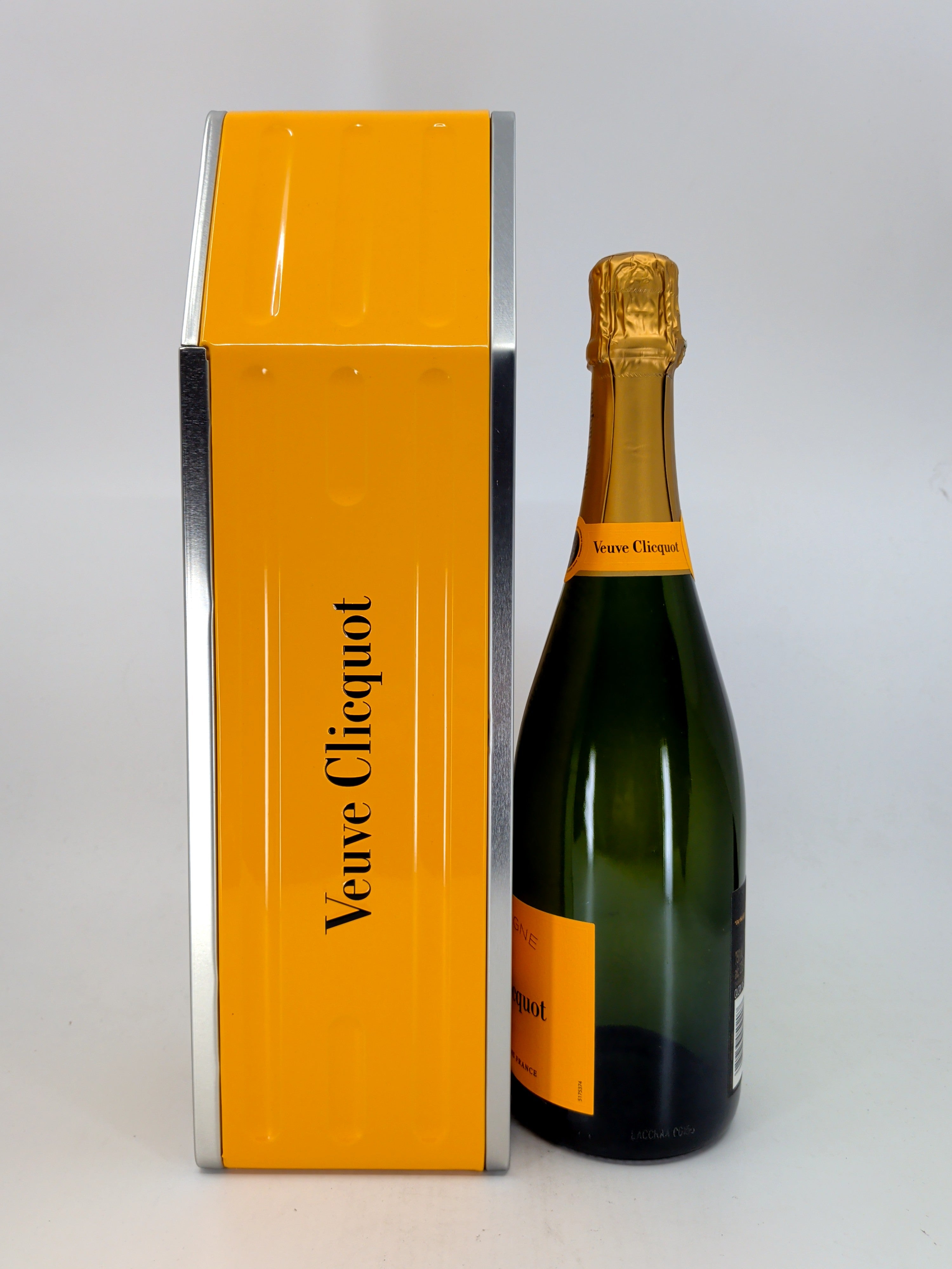 Veuve Clicquot Arrowhead Case San Diego 750 ml